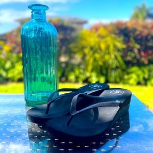 EUC Reef Flip Flops (7)
